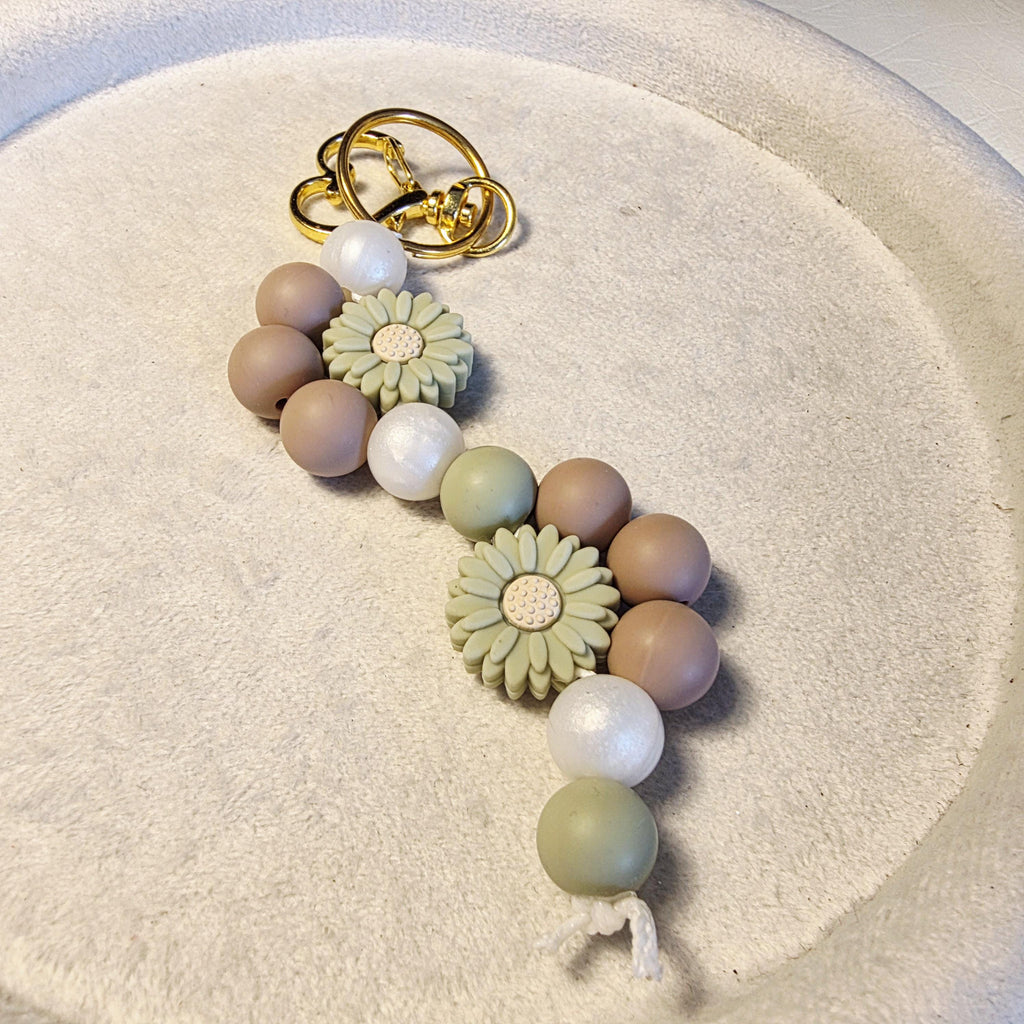 Daisy Silicone Keychain | Neutral Kids Bag Charm | Beaded Backpack Charm | Floral Keyring