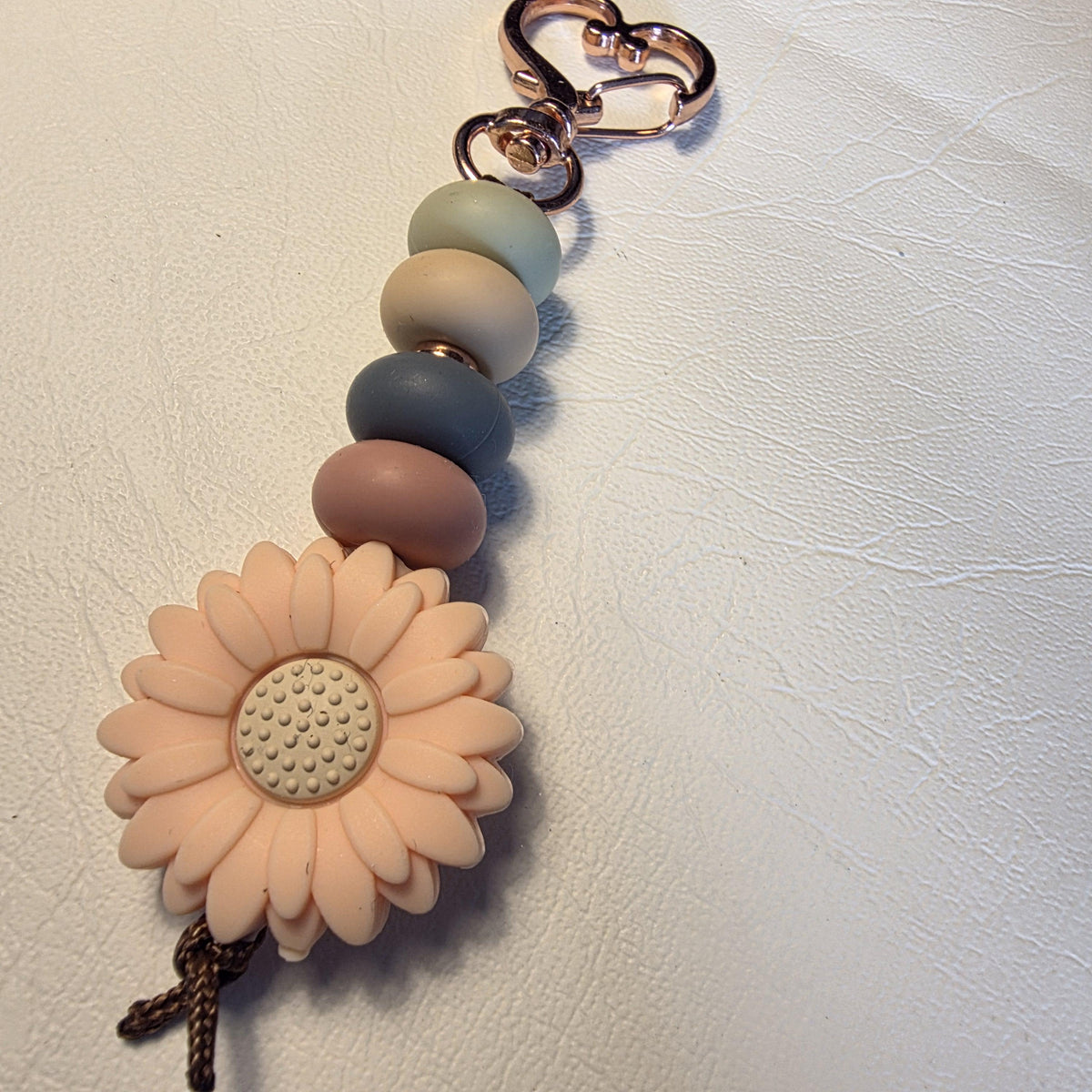 Pastel Peach Daisy Silicone Keychain | Flower Bag Charm