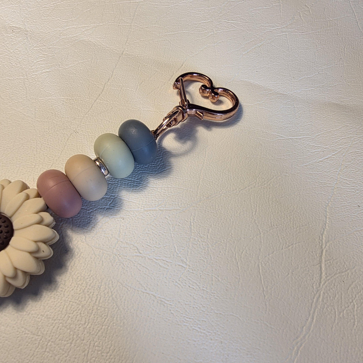 Cream Pastel Daisy Silicone Keychain | Flower Bag Charm | Handmade Bestie Gift