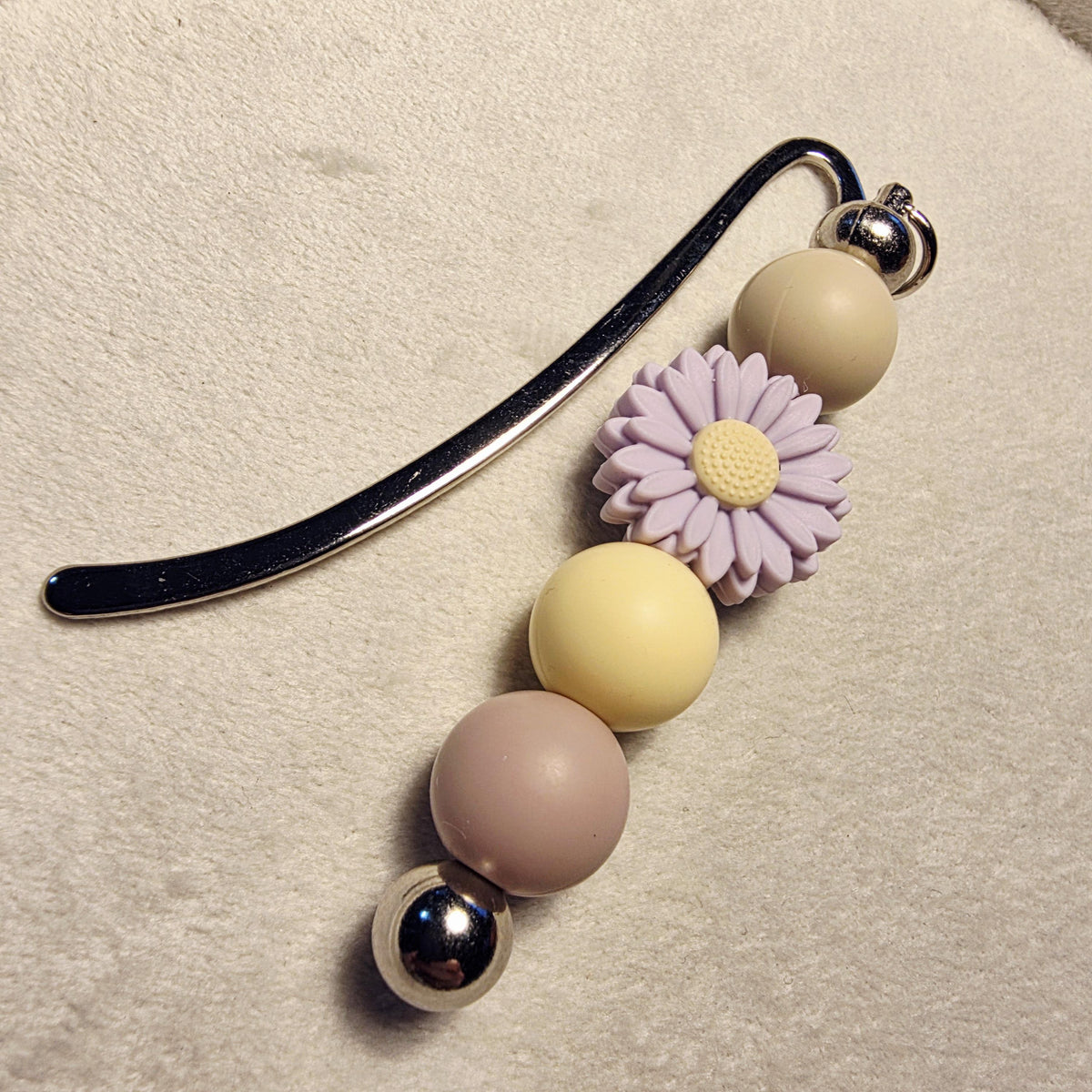 Pastel Floral Beaded Bookmark | Daisy Bookmark | Neutral Handmade Bookmark