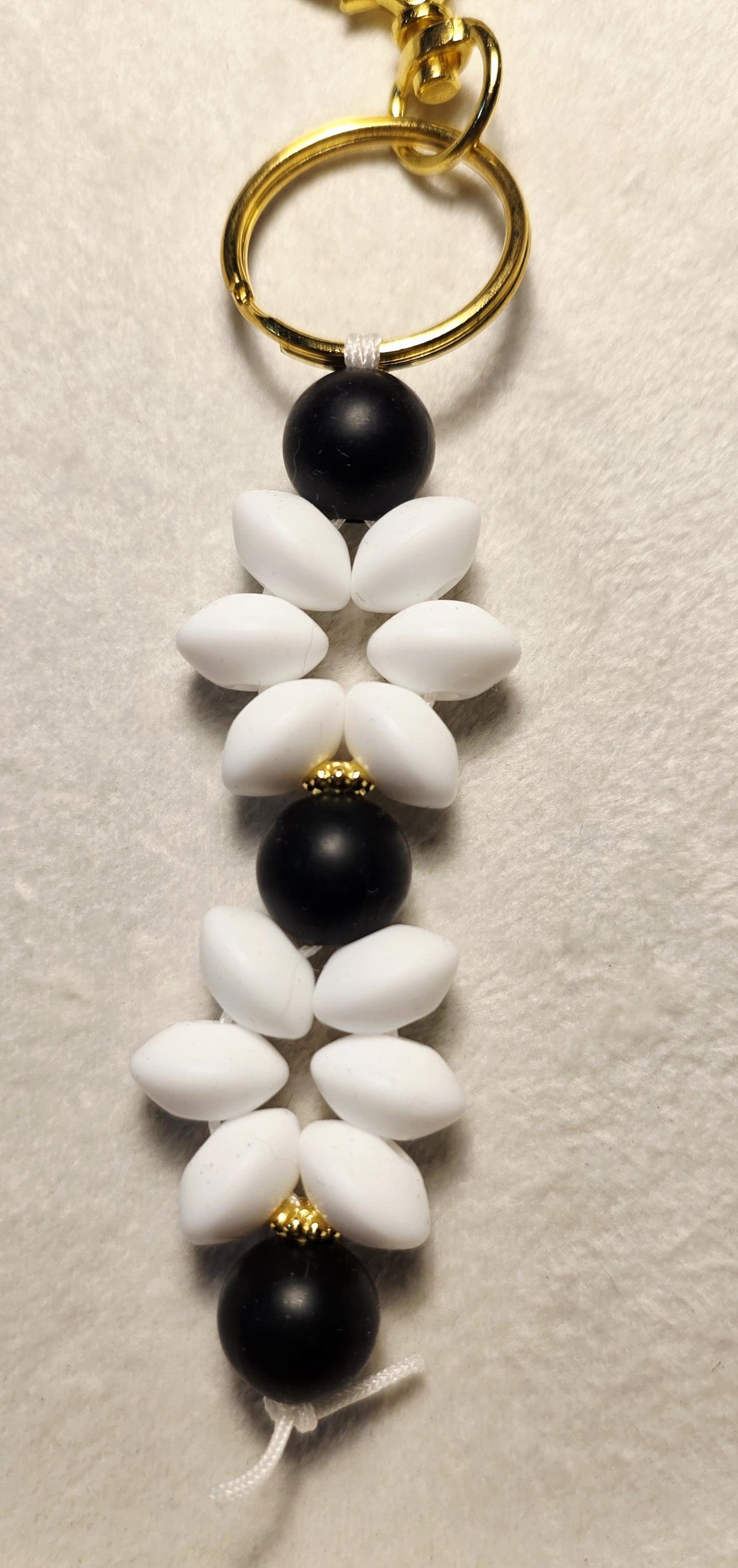 Monochrome Daisy keychain in black and white