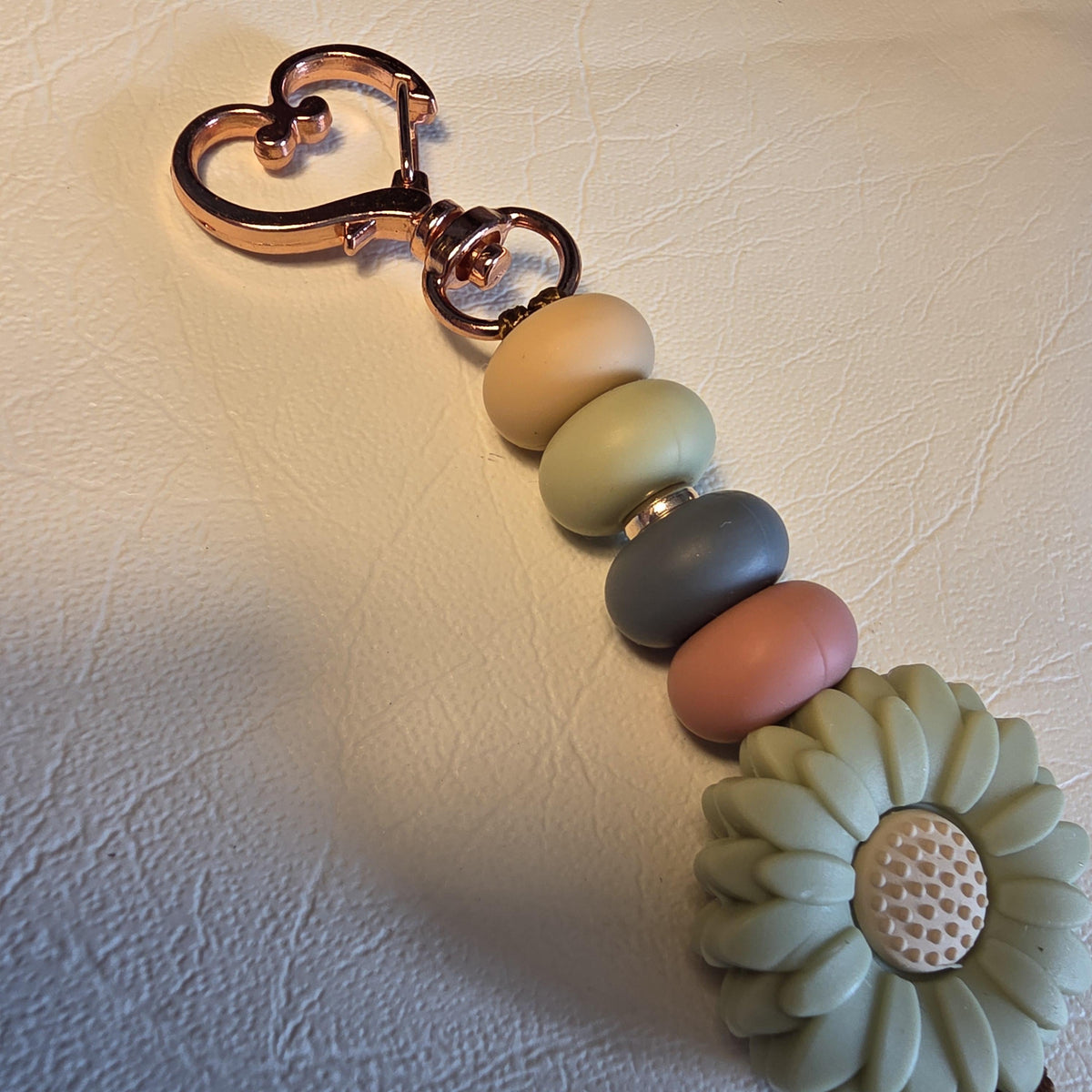 Pastel Sage Daisy Silicone Keychain | Flower Bag Charm | Handmade Bestie Gift