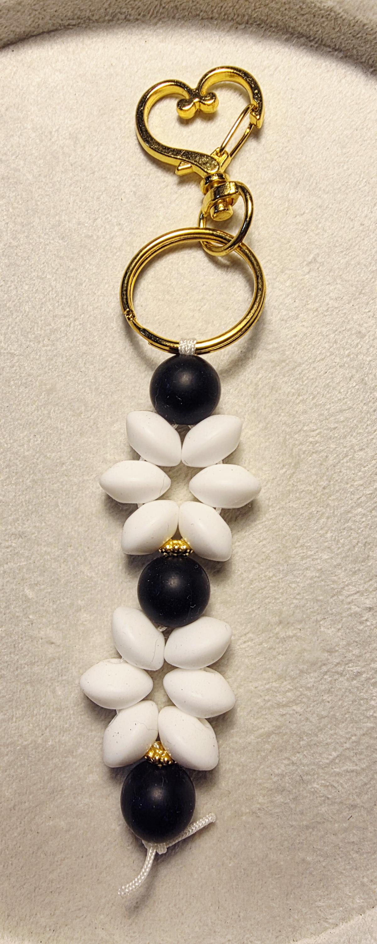 Monochrome Daisy keychain in black and white