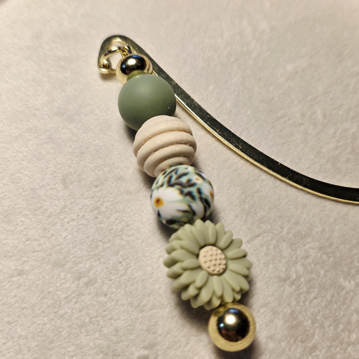 Earthy Beaded Bookmark | Neutral Daisy Charm | Handmade Reading Accessory