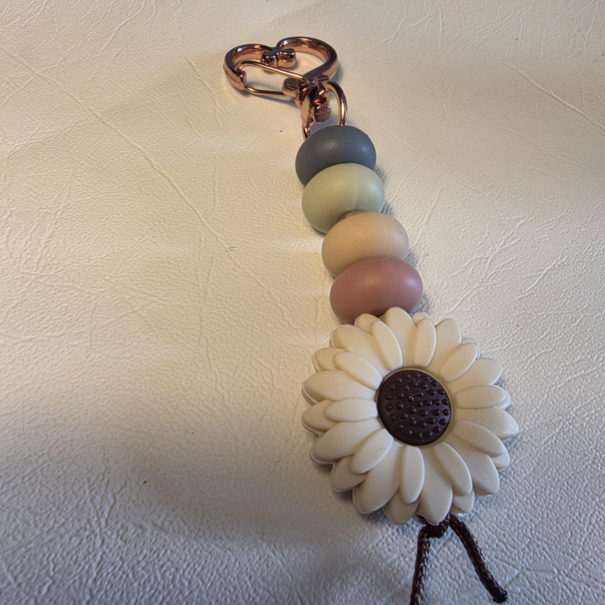 Cream Pastel Daisy Silicone Keychain | Flower Bag Charm | Handmade Bestie Gift