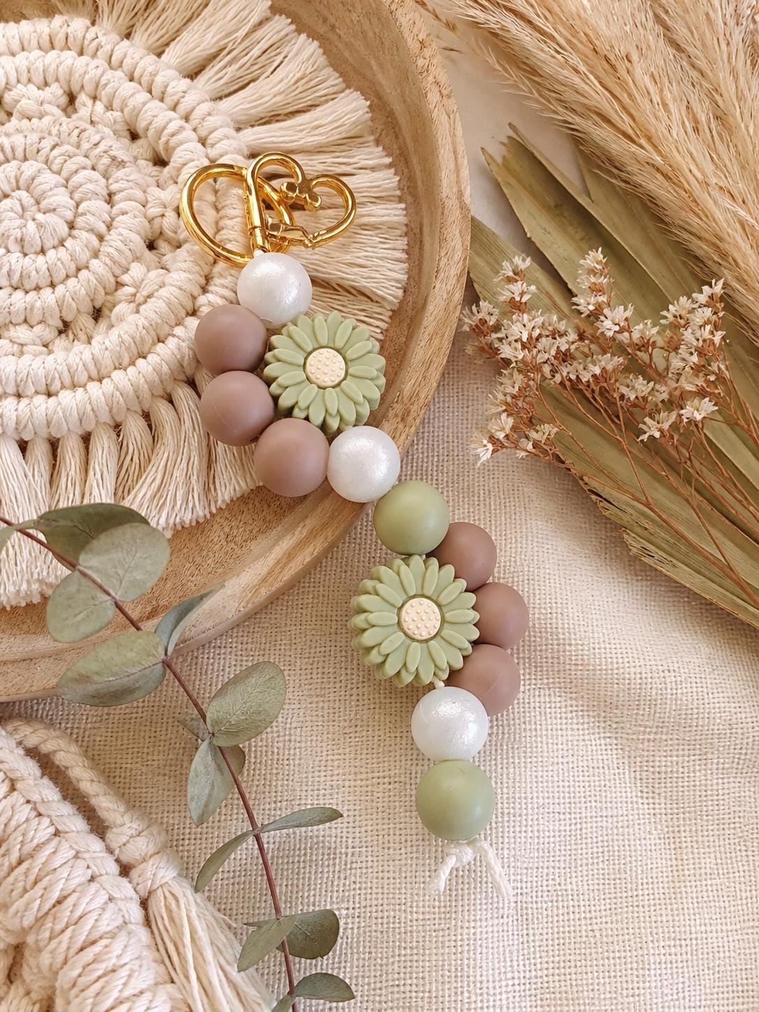 Daisy Silicone Keychain | Neutral Kids Bag Charm | Beaded Backpack Charm | Floral Keyring